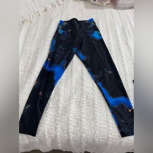 Onzie Flow Highrise Basic Leggings in the Lapis lapis-gold marbled size M/L